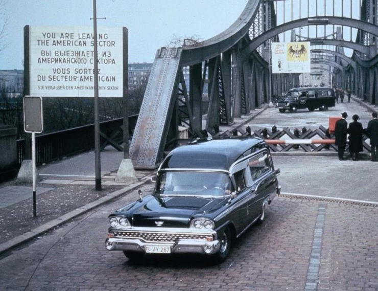 Похороны в Берлине (1966) в хорошем качестве через торрент Похороны в Берлине (1966) фильм в хорошем качестве через торрент