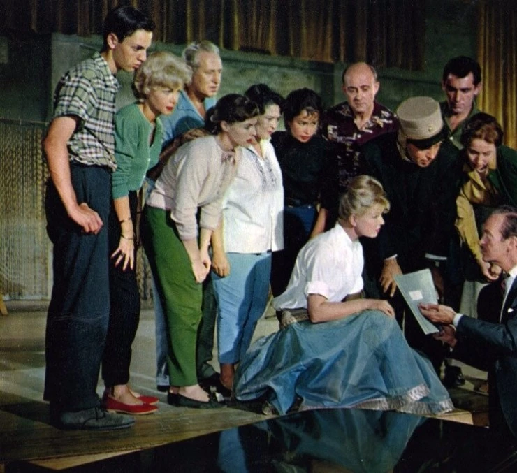 Пожалуйста, не ешь маргаритки! (1960) через торрент бесплатно Пожалуйста, не ешь маргаритки! (1960) фильм через торрент бесплатно