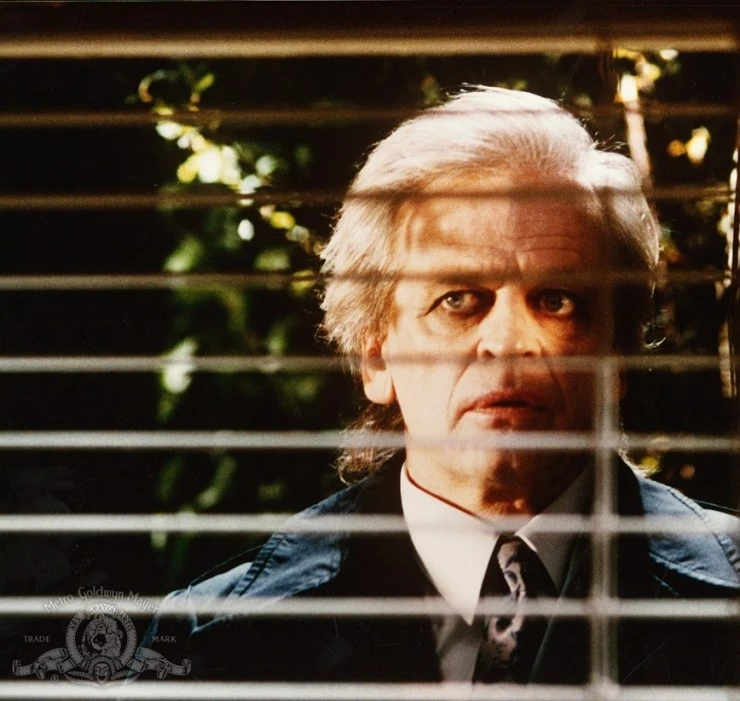 Затаившийся (1986) через торрент бесплатно Затаившийся (1986) фильм через торрент бесплатно