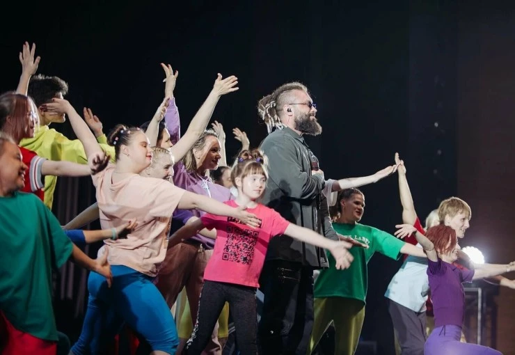 Танцевать под дождем (2023) через торрент бесплатно Танцевать под дождем (2023) фильм через торрент бесплатно