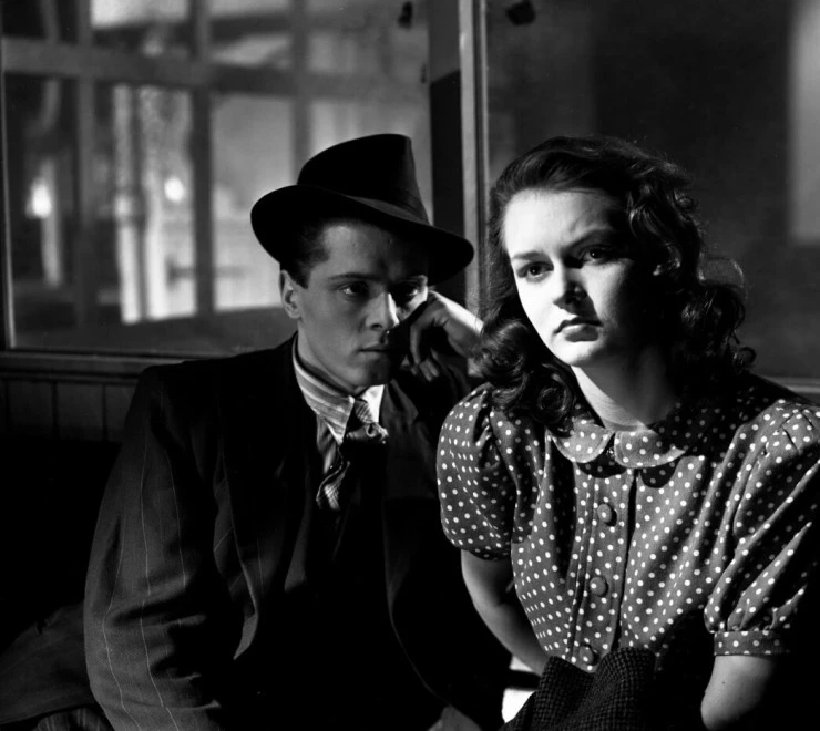 Брайтонский леденец (1948) через торрент скачать Брайтонский леденец (1948) фильм через торрент скачать