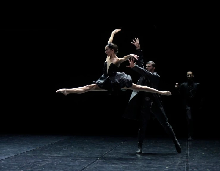 Лебединое озеро (2020) через торрент бесплатно Лебединое озеро (2020) фильм через торрент бесплатно