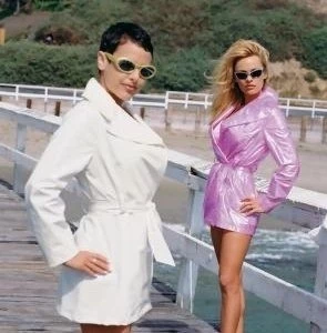 V.I.P. (1998) через торрент бесплатно V.I.P. (1998) сериал через торрент бесплатно