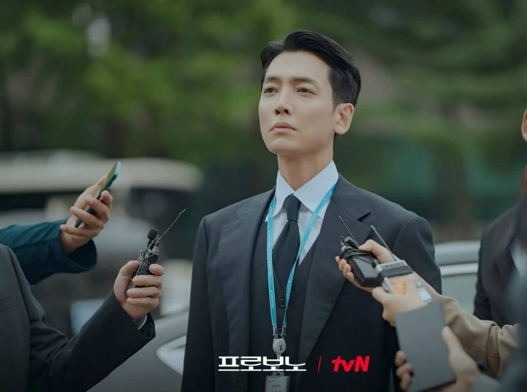 На общественных началах (2025) через торрент бесплатно На общественных началах (2025) фильм через торрент бесплатно