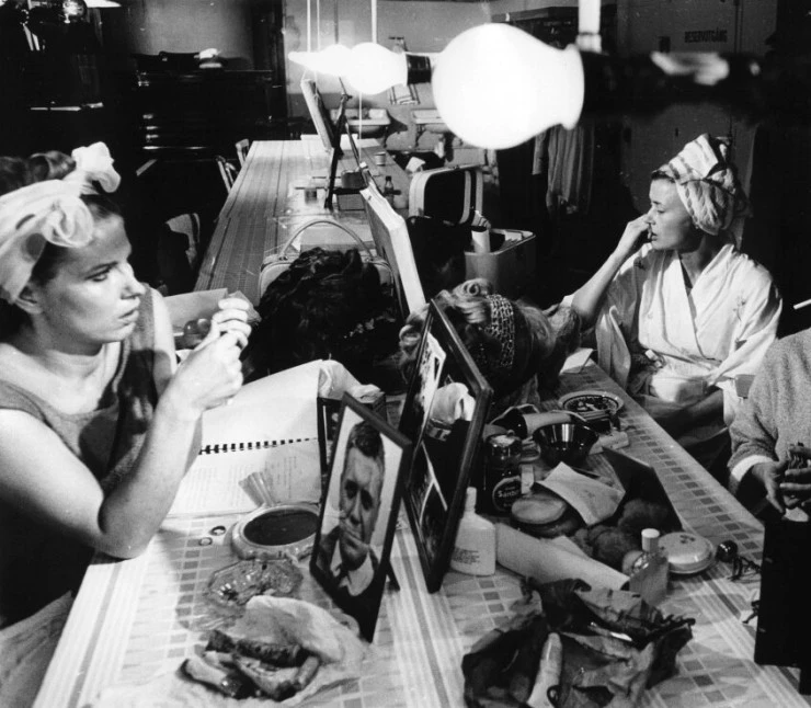 Девушки (1968) через торрент скачать Девушки (1968) фильм через торрент скачать